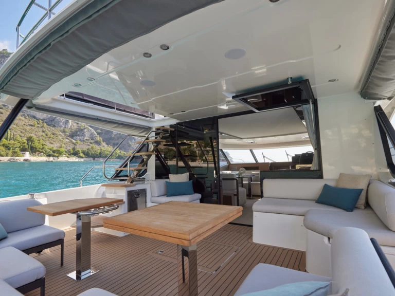 Noleggio Barca a motore Prestige con patente nautica