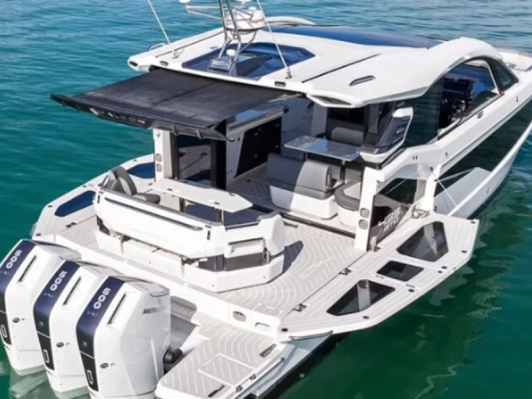 Barca a motore a noleggio a Ayia Napa al miglior prezzo