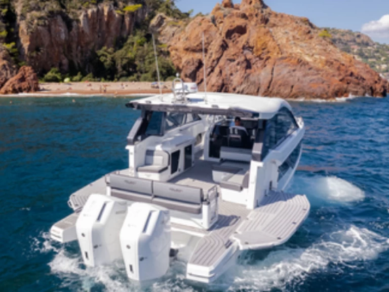 Noleggiare una Galeon 375 a Ayia Napa