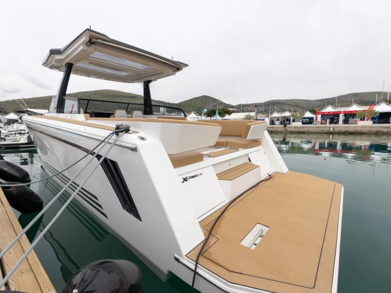 Barca a motore a noleggio a Spalato al miglior prezzo