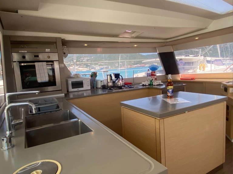 Noleggio Catamarano Fountaine Pajot con patente nautica