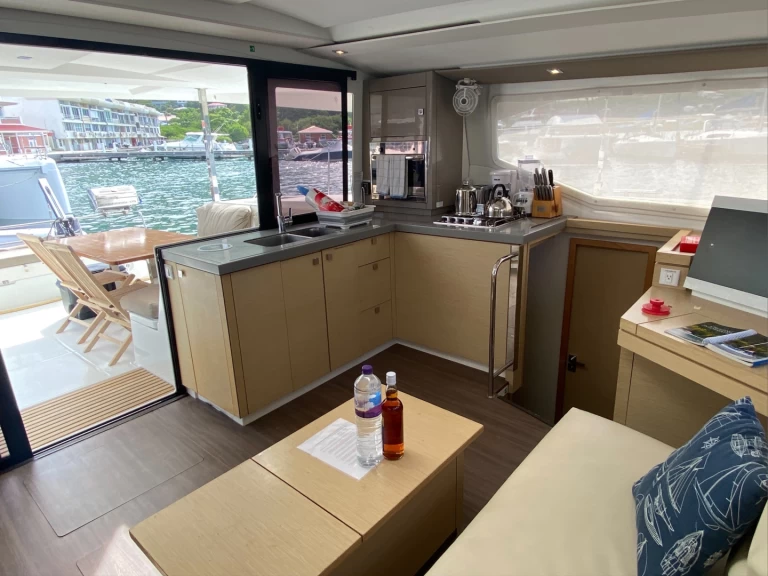 Noleggiare una Fountaine Pajot Lucia 40 a Road Town