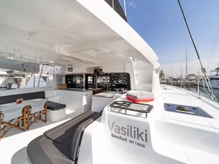 Catamarano a noleggio a Álimos al miglior prezzo