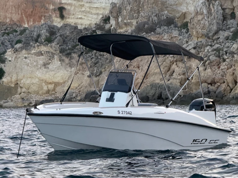 Barca a motore a noleggio a Xemxija al miglior prezzo