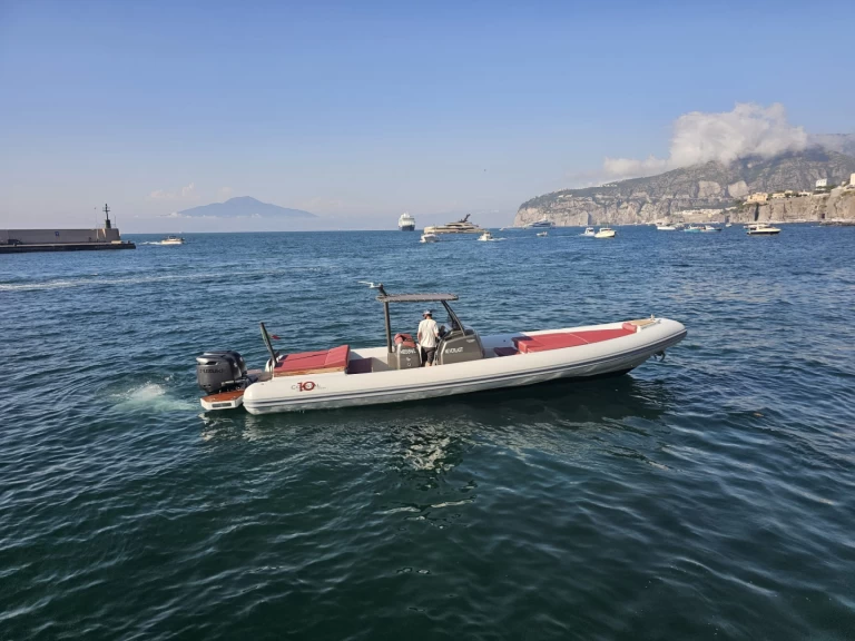 Noleggiare una Coastal 10 Maxi Tender XXL a Sorrento