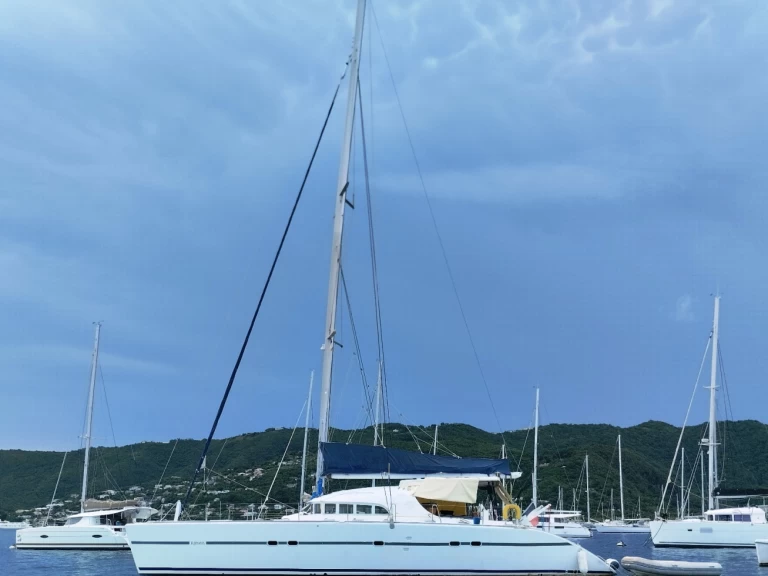 Barca a motore a noleggio a Nice Port al miglior prezzo