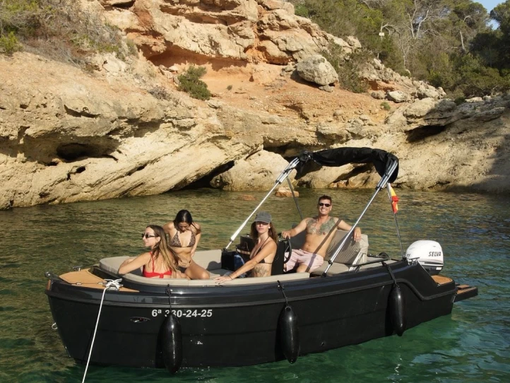 Noleggiare una AQUA51 550 a Sant Antoni de Portmany