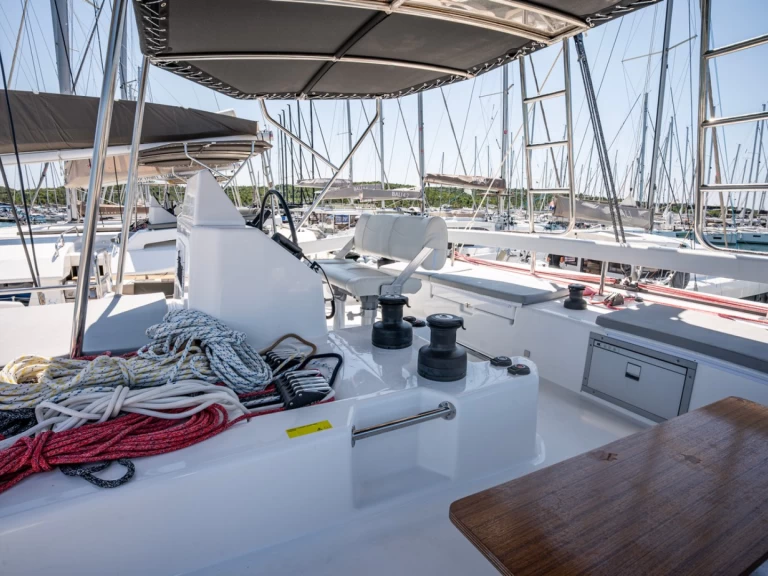 Noleggiare una Dufour Dufour Catamarans 48 Sail a Pirovac
