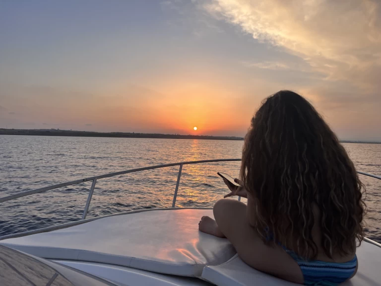 Barca a motore a noleggio a Marzamemi al miglior prezzo