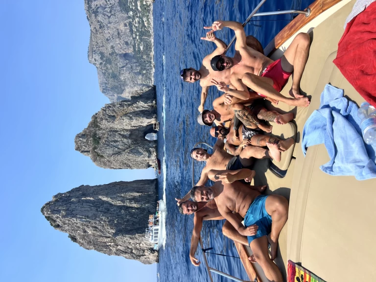 Barca a motore a noleggio a Castellammare di Stabia al miglior prezzo