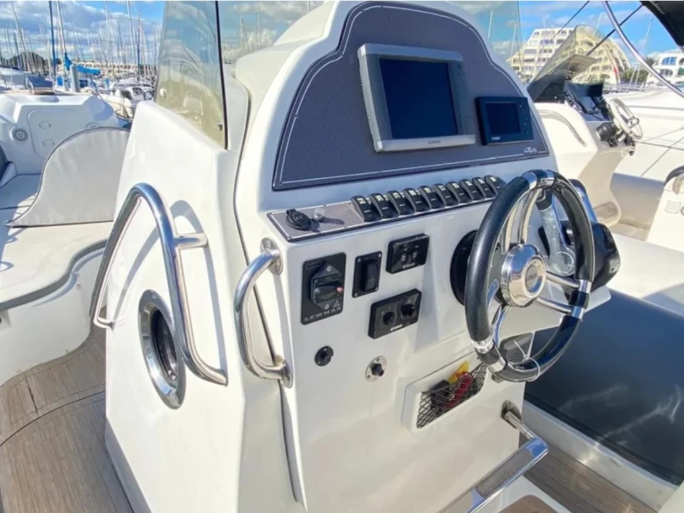 Noleggiare una Nuova Jolly Prince 28 WA a Le Gosier