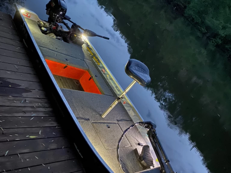 Noleggio barche linder Sportsman 355 a Cénevières su Samboat