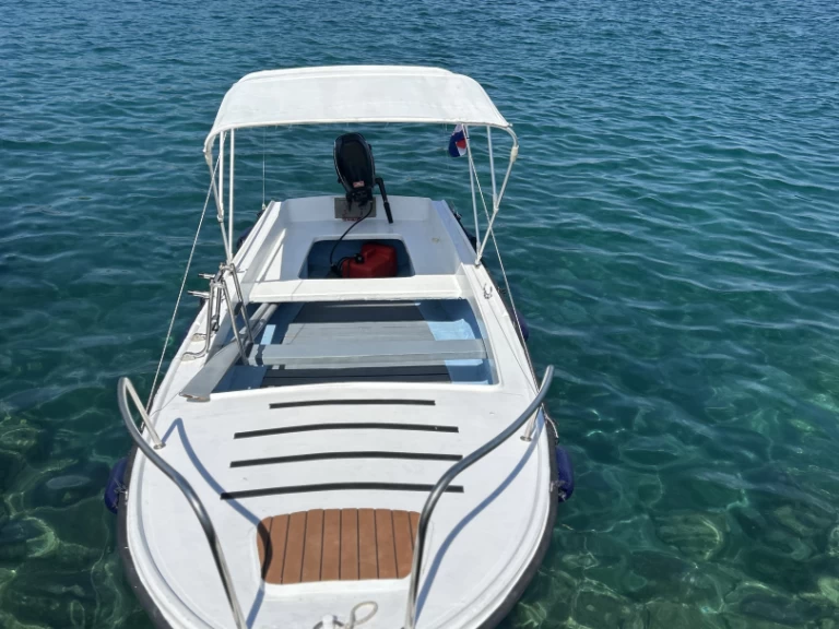 Noleggiare una Pasara Pasara 4.6 a Rogosnizza