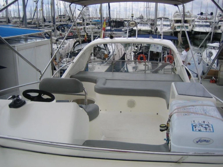 Noleggio Barca a motore STEALTH yachts con patente nautica