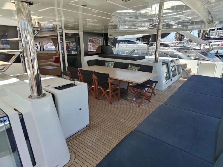 Noleggio Catamarano Lagoon con patente nautica