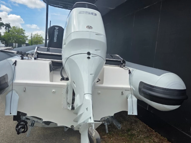 Noleggio a Arzon – Searib's SR 760 PRO su SamBoat