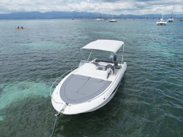 Barca a motore a noleggio a Le Gosier al miglior prezzo
