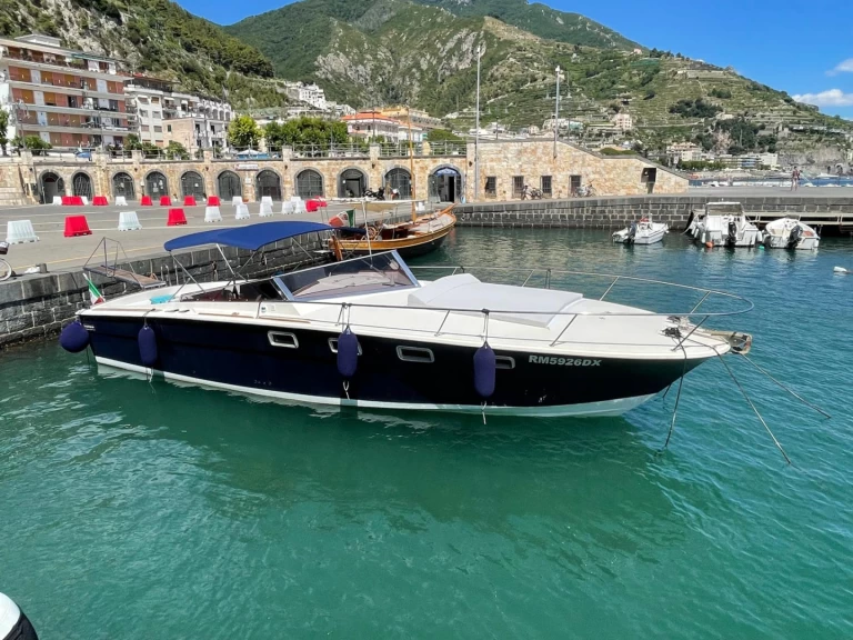 Noleggio a Amalfi – Tornado 38 classic su SamBoat