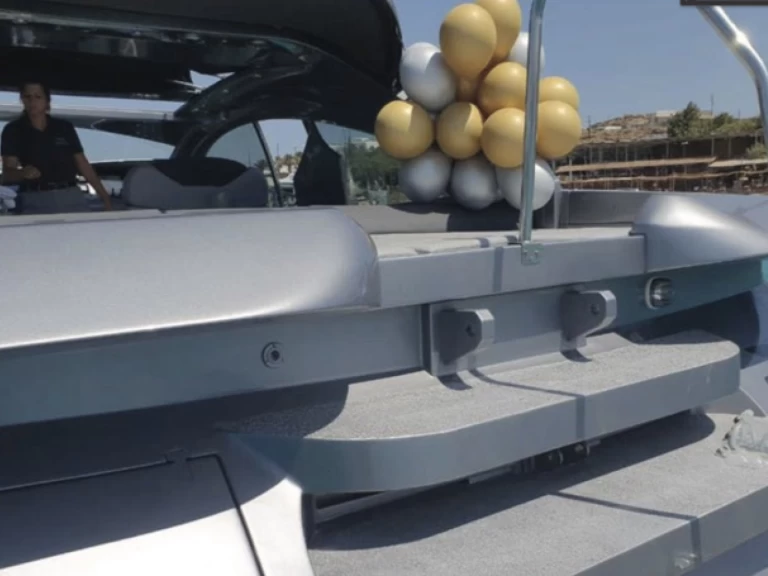 Pershing Pershing 65 da affittare a  Ornós