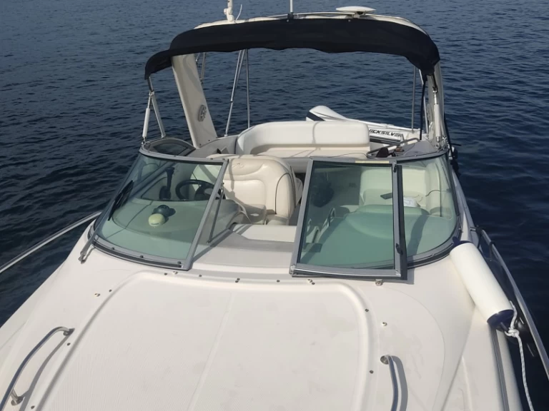 Noleggiare una Monterey 270 cr a Combarro