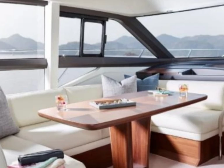 Barca a motore a noleggio a Juan-les-Pins al miglior prezzo