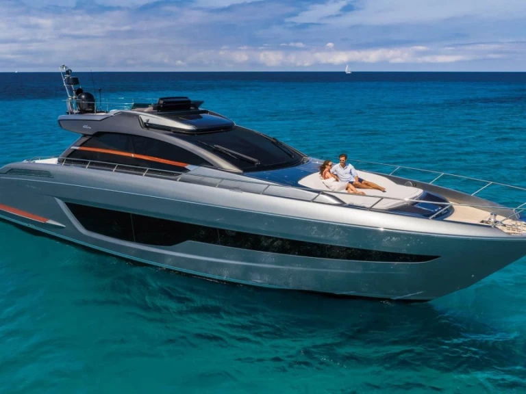 Noleggio Yacht di lusso Riva con patente nautica