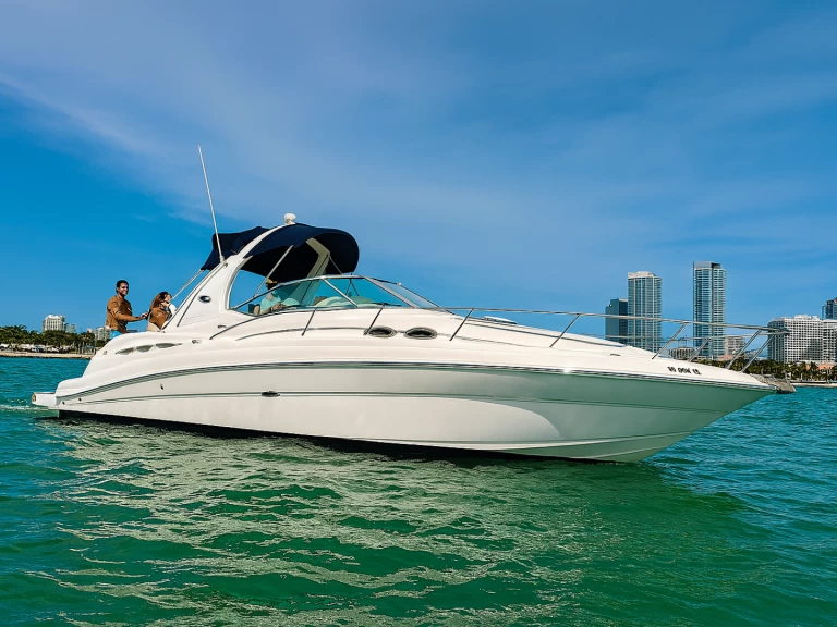 Noleggio Barca a motore Sea Ray con patente nautica