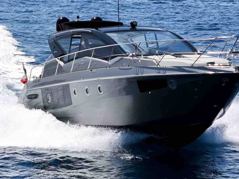 Noleggio barche Cranchi M 44 a Saint-Tropez su Samboat