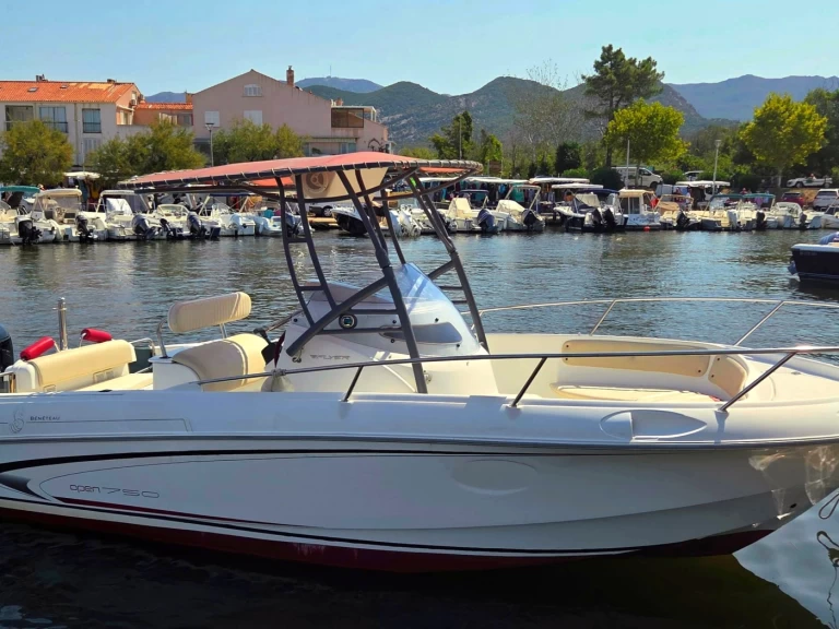 Noleggiare una Bénéteau Flyer 750 Open a San Fiorenzo