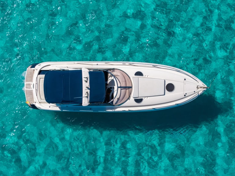 Noleggio Barca a motore Sunseeker con patente nautica