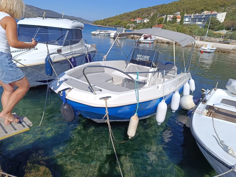 Noleggio Barca a motore a Trogir – Cantiere Nautico Speedy Cayman 585