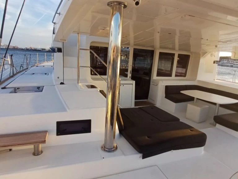 Noleggio Catamarano Lagoon con patente nautica