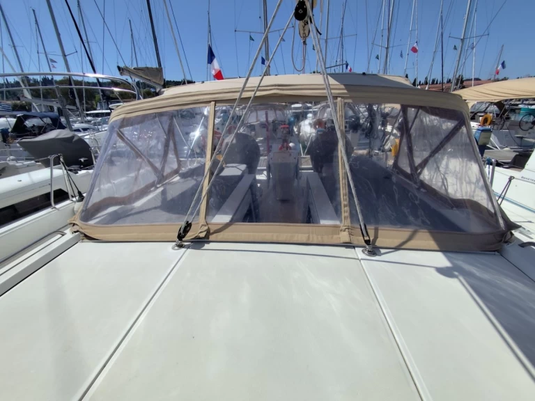 Noleggiare una Bénéteau Oceanis 51.1 a Gouviá