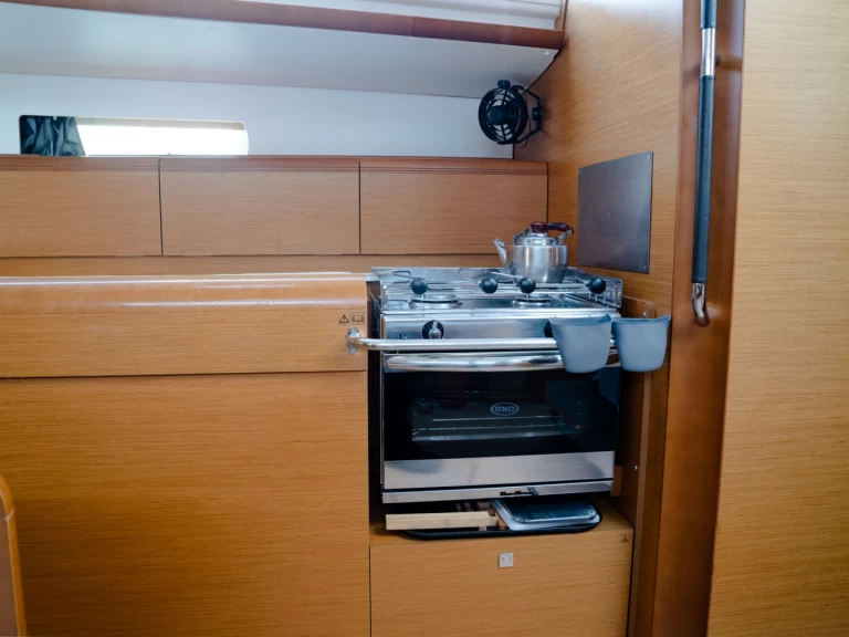 Barca a vela a noleggio a Álimos al miglior prezzo