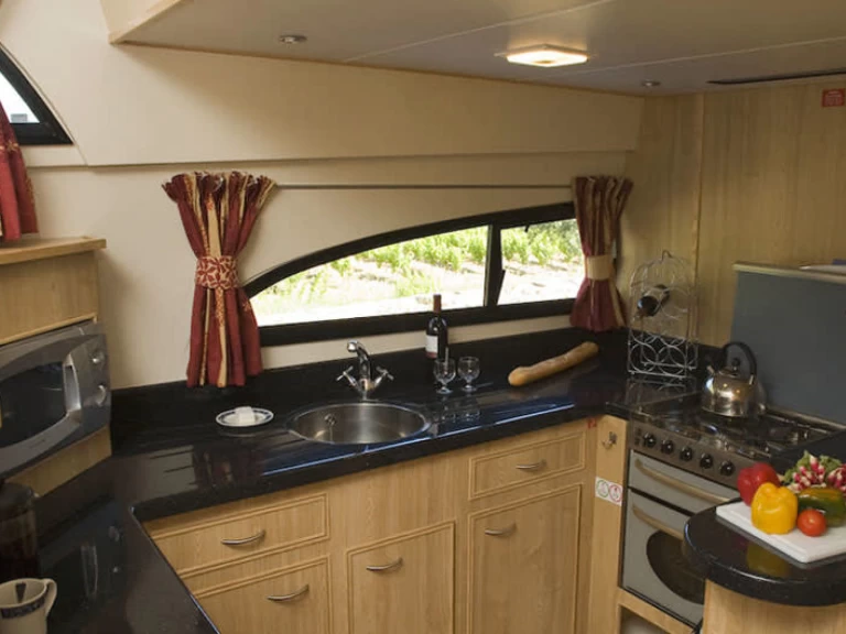 Noleggiare una Le Boat Royal Mystique A a Branges