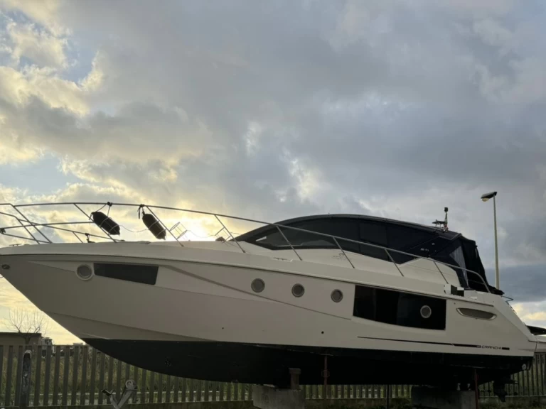 Noleggio Barca a motore Cranchi con patente nautica