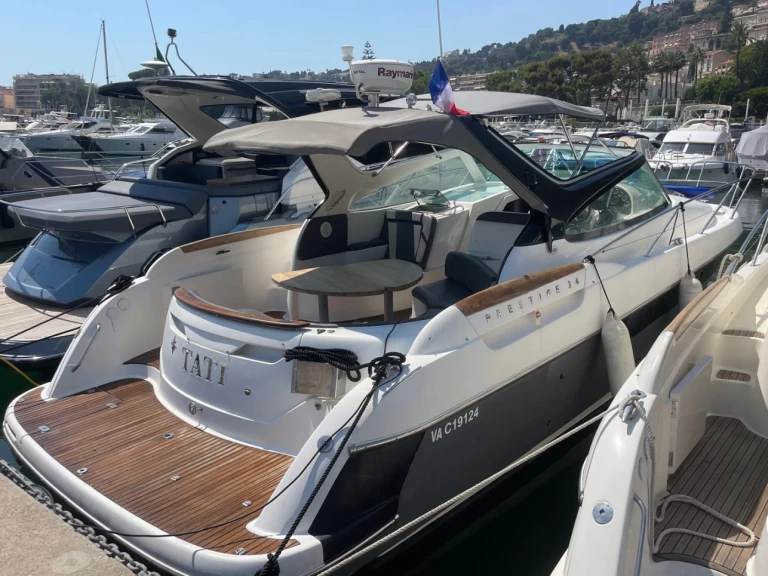 Noleggiare una Jeanneau Prestige 34 Open a Beaulieu-sur-Mer