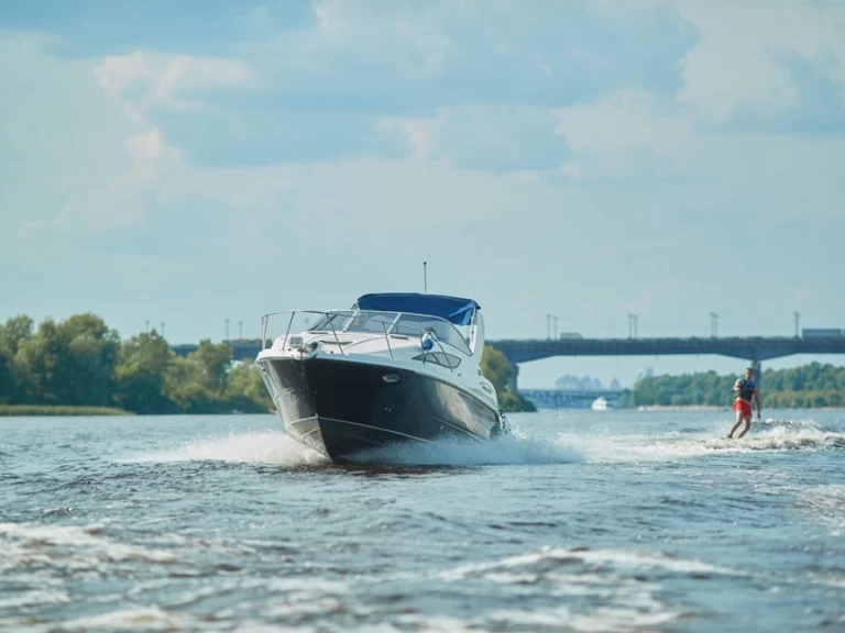 Barca a motore a noleggio a Vieux Port de Cannes al miglior prezzo