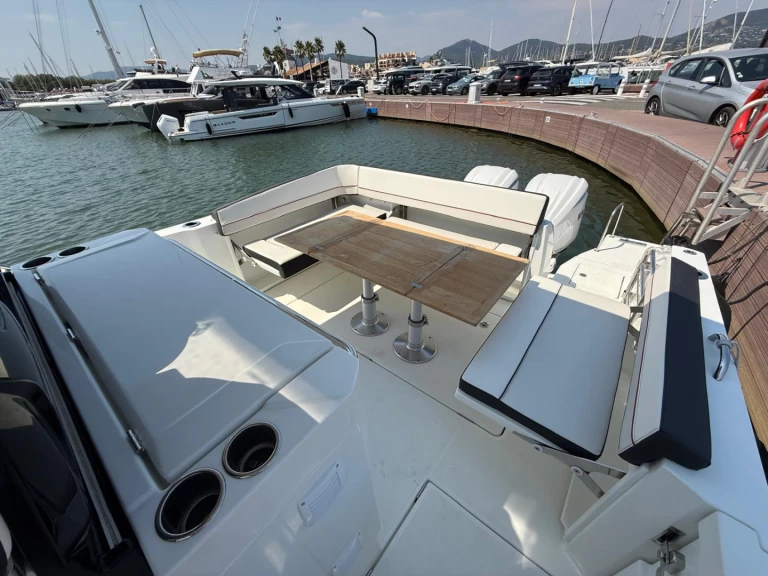 Noleggio Barca a motore a Cogolin – Jeanneau cap camarat 10.5 CC