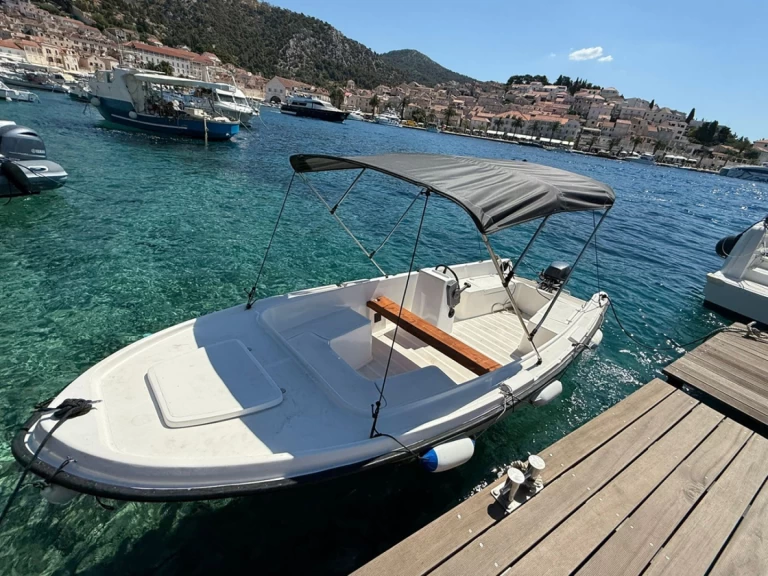 Noleggio Barca a motore a Lesina (Hvar) – Adria Adria10