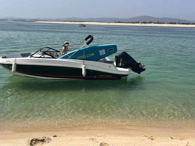 Noleggio Barca a motore a Faro – Bayliner VR6 OB