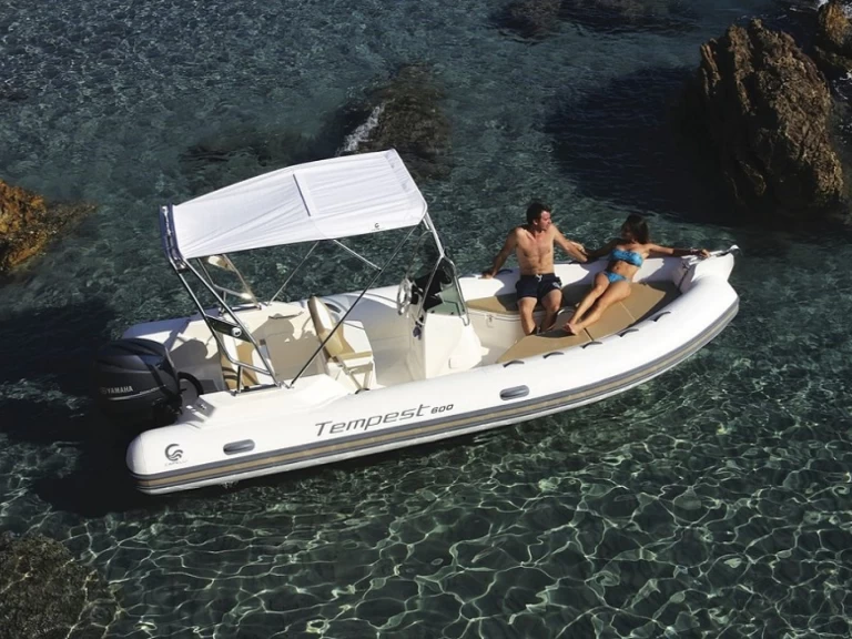 Noleggiare una Capelli Tempest 600 a Portigliolo