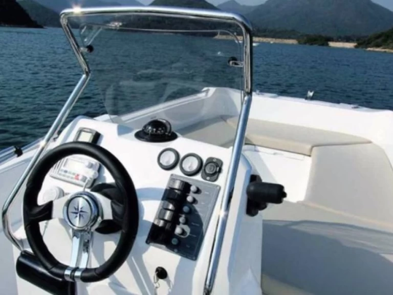 Noleggio Barca a motore Boleor con patente nautica