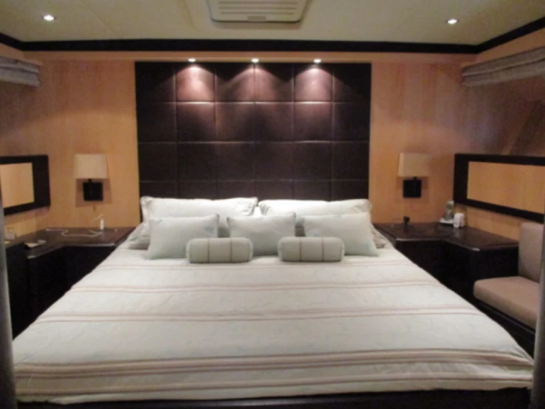 Noleggio Yacht di lusso con o senza skipper Mangusta a Positano