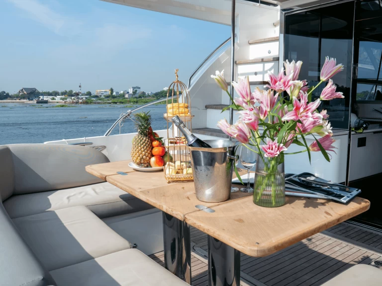 Noleggio Yacht di lusso con o senza skipper Princess a Phường Hiệp Bình Phước