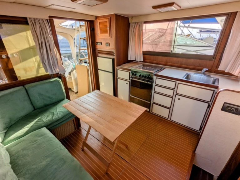 Noleggio barche Hatteras Hatteras 36 Convertible a Salerno su Samboat