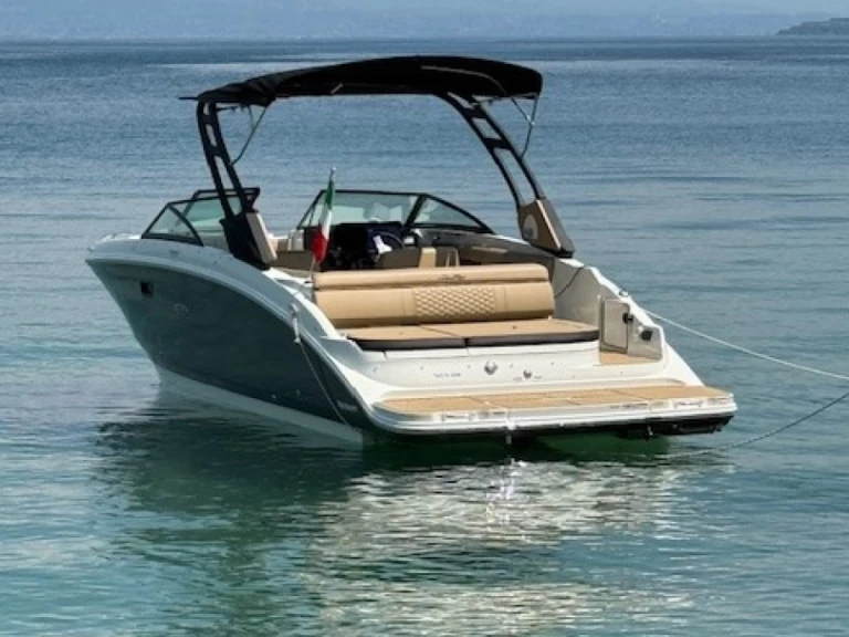 Noleggio Barca a motore Sea Ray con patente nautica