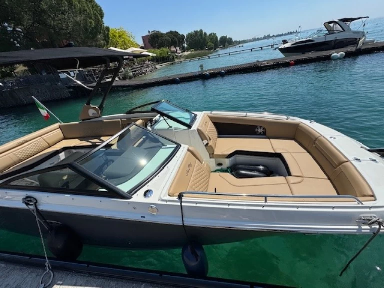 Noleggiare una Sea Ray Sea Ray 270 SDX a Bardolino