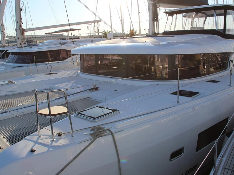 Noleggio Catamarano Lagoon con patente nautica