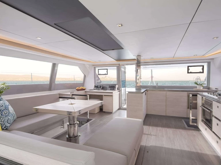 Noleggio Yacht di lusso Robertson and Caine con patente nautica